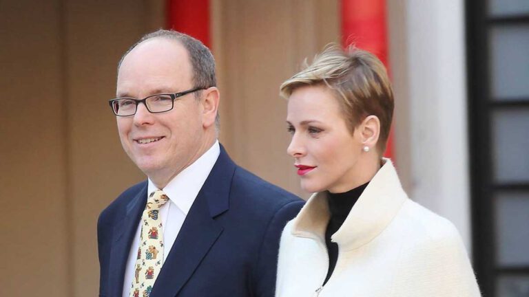 Prince Albert  Enfin ! Charlène de Monaco de retour en Principauté, sa réplique cash à une journaliste